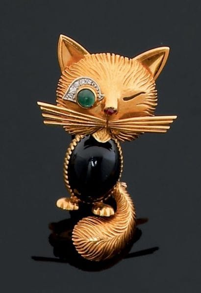 Property of a gentleman. Van Cleef & Arpels....