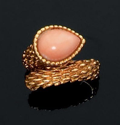 Property of a gentleman. Bague jonc en or...