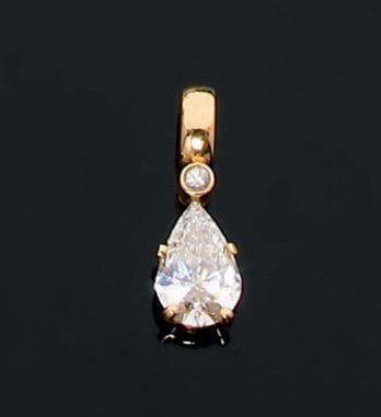 Property of a gentleman. Pendentif orné d'un...
