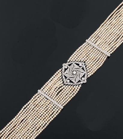 Collier de chien comportant au centre une...