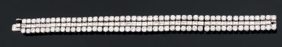 Property of a lady. Bracelet ruban composé...