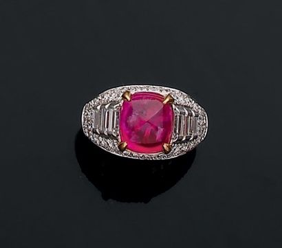Bulgari. Années 1960 Bague jonc ornée d'un...