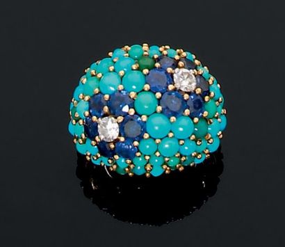 Property of a gentleman. Bague boule pavée...