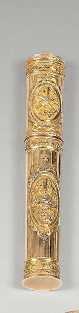 Etui à cire miniature en ors de couleur à...