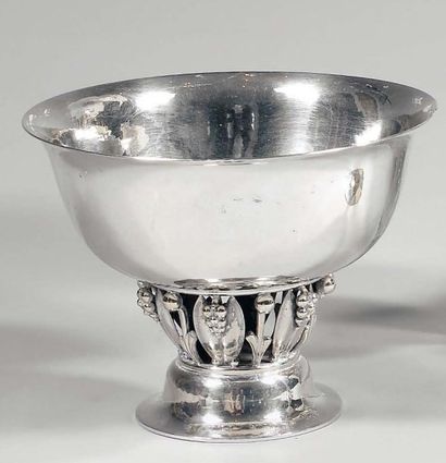 Georg Jensen, Années 1940.
Coupe évasée en...