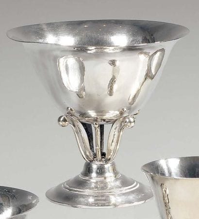 Georg Jensen, Années 1940.
Coupe évasée en...