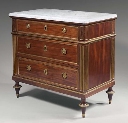 Commode de forme rectangulaire en acajou...
