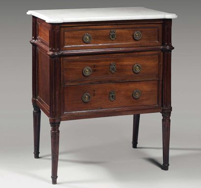 Commode de forme rectangulaire en acajou...