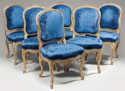 Suite de six chaises à dossier cabriolet...