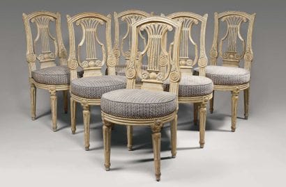 Suite de six chaises en bois relaqué crème,...