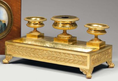 Ecritoire de bureau de forme rectangulaire...
