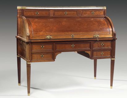 Bureau à cylindre en acajou et placage d'acajou...