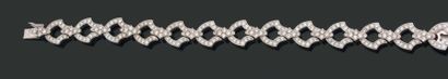 BRACELET articulé à maillons en forme d'étrier...