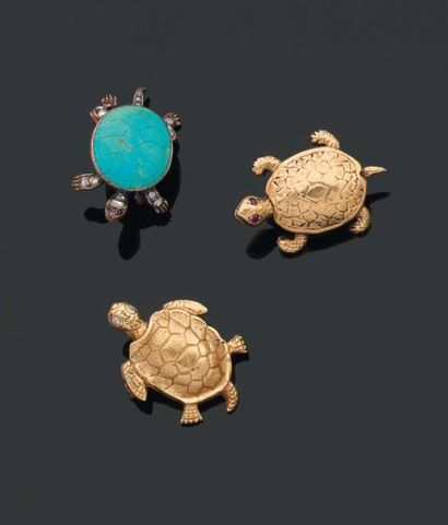 Ensemble de TROIS BROCHES en forme de tortue,...