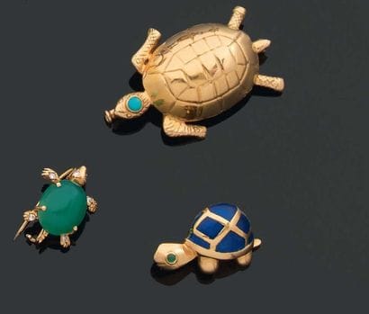 Ensemble de TROIS BROCHES en forme de tortue,...