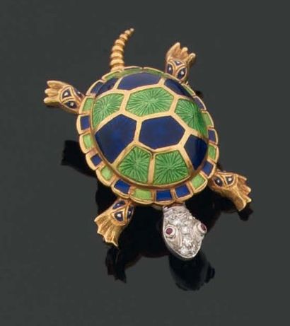 BROCHE en forme de tortue en or émaillé bleu...