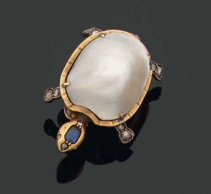BROCHE articulée en forme de tortue, le corps...