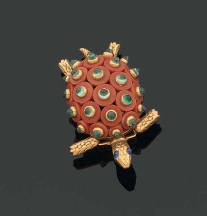 CARTIER. Années 1950.
RARE BROCHE en forme...