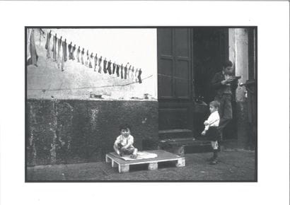 FRANCO DI GIAMBERARDINO
Au coin d'une rue
Photographie...