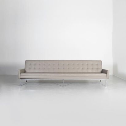 FLORENCE KNOLL (NÉE EN 1917)

Canapé modèle...