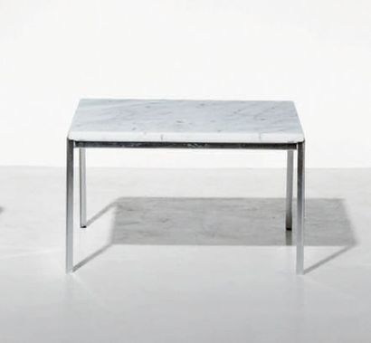 FLORENCE KNOLL (NÉE EN 1917)

Table basse...