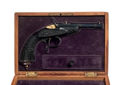 COFFRET-NÉCESSAIRE contenant un pistolet...