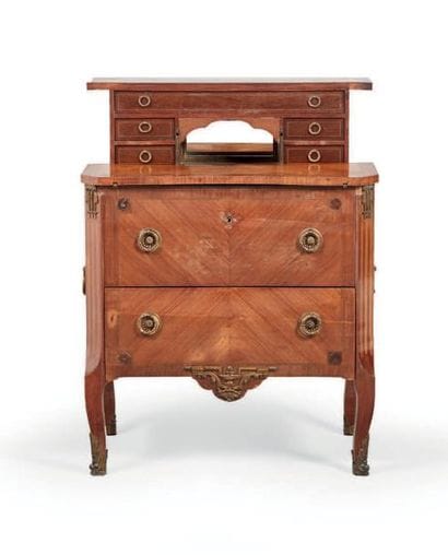 COMMODE BASSE DITE «À LA BOURGOGNE» marquetée...