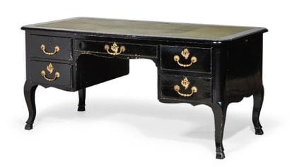 BUREAU PLAT à caissons en bois noirci de...