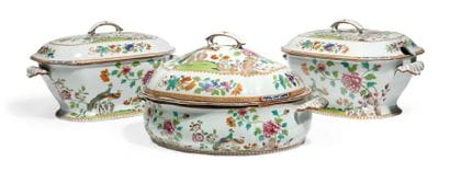 ANGLETERRE(SPODE)

Une terrine ovale couverte...