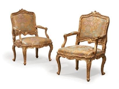 PAIRE DE FAUTEUILS à dossier plat et à châssis...
