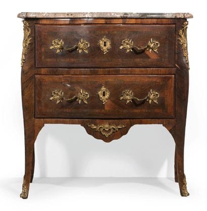 COMMODE marquetée de travers de palissandre...