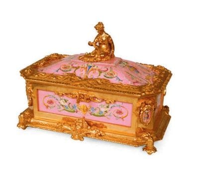 COFFRET À BIJOUX en porcelaine de Paris à...