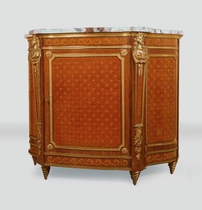 PAIRE DE MEUBLES D'ENTRE-DEUX à hauteur d'appui...