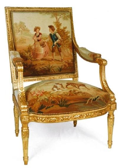 SUITE DE QUATRE FAUTEUILS en hêtre doré,...