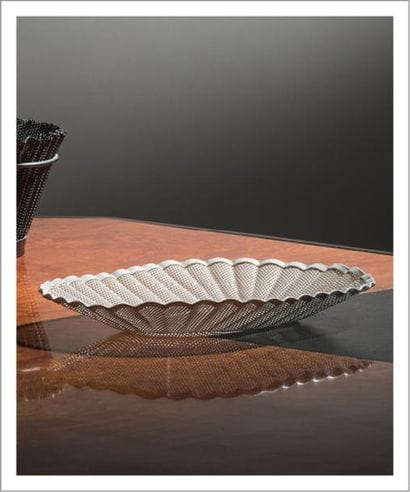 MATHIEU MATÉGOT (1910-2001)
Plat
Tôle blanche...