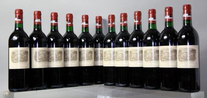 12 BOUTEILLES CHÂTEAU LAFITE ROTHSCHILD 1er...
