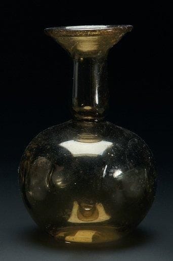 Bouteille à panse sphérique ornée de huit...