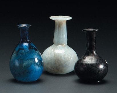 Lot composé de trois balsamaires à panse...
