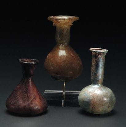 Lot composé de trois balsamaires à panses...