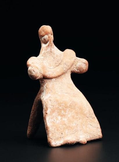Statuette représentant une déesse assise,...