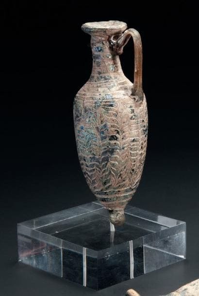 Amphorisque (type Harden). Fils formant une...