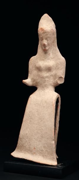 Statuette représentant une déesse assise...