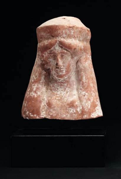 Protomé représentant le visage d'une koré,...