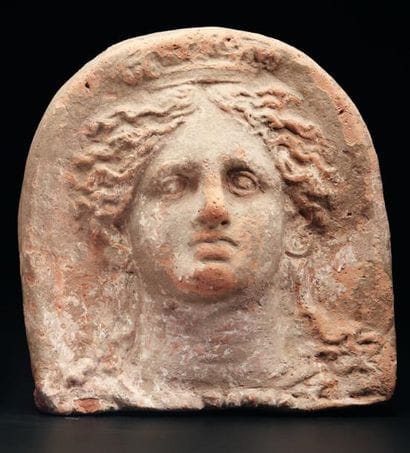 Antéfixe orné du visage d'une femme, les...