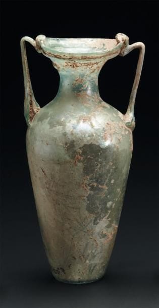 Amphorisque à panse tronconique surmontée...