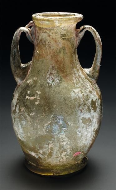 Amphorisque à panse ovoïde reposant sur un...