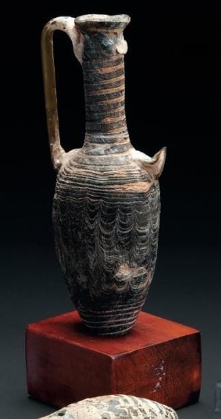 Amphorisque (type Harden). Fils formant une...