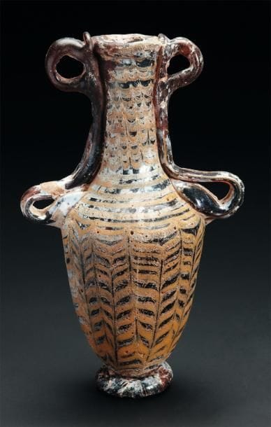Amphorisque (type Harden) à fond brun. Fil...