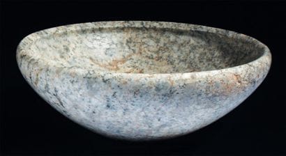 ÉGYPTE
Grande coupe hémisphérique à la lèvre...