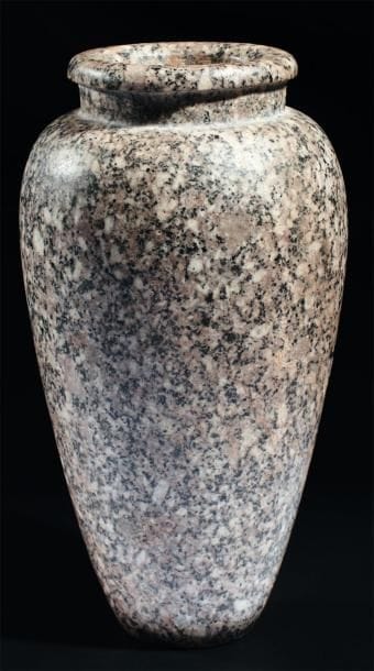 ÉGYPTE
Vase à panse tronconique surmontée...